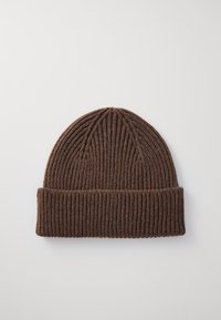 Beanie en tricot marron avec une texture côtelée, dotée d'un revers plié et d'un dessus arrondi. Fabriqué à partir de matériaux chauds, conçu pour un usage décontracté.