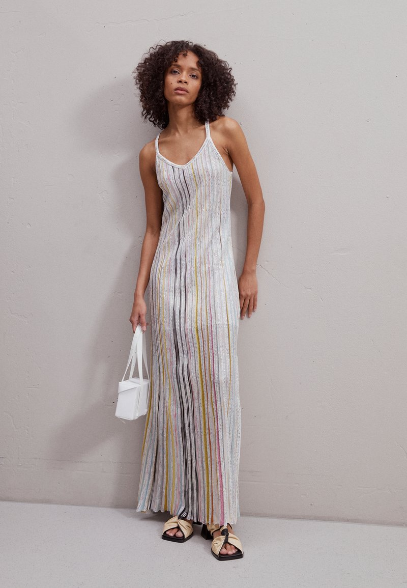 Missoni LONG DRESS Strikket kjole white/multicolor/hvit Zalando.no