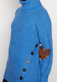 Freequent Stickad tröja - blue