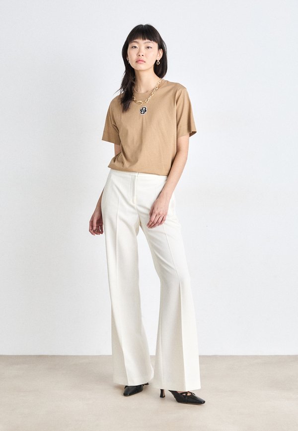 ELPHA PLACED - Basic T-shirt - medium beige3