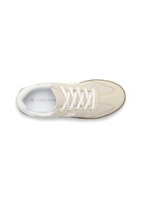 Beige sneaker with a smooth leather and suede upper, featuring white laces and a rubber outsole. Logo visible on the insole.