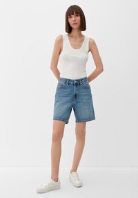s.Oliver MIT WASCHUNG - Jeans Shorts - ozeanblau