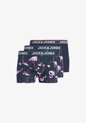 Kolme paria miesten bokserikalsareita. Yhdessä parissa on vaaleanpunaisia flamingoja ja kukkakuviota tummalla taustalla, ja kaksi muuta ovat yksivärisiä tummansinisiä, joissa on kontrastiväriset vyöt.