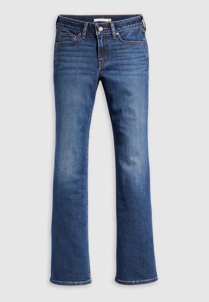 Jean en denim bleu clair avec une coupe droite, dotée de surpiqûres cuivrées, de cinq poches et d'une fermeture éclair avec un bouton en haut.