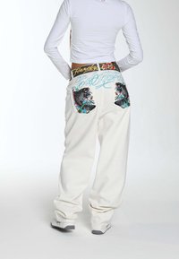 Ed Hardy - KOI ISLAND  - Džíny Relaxed Fit - white Miniatura obrázku 1