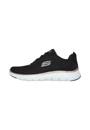 Baskets de sport noires Skechers avec tige en mesh, semelle blanche rembourrée et logo métallique sur le côté, conçues pour le confort léger.