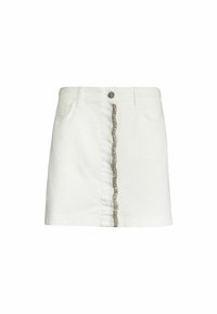 Gonna di jeans bianca a forma aderente, con un trotto centrale decorativo di elementi metallici e tasche frontali. Chiusura con bottone argento in vita.