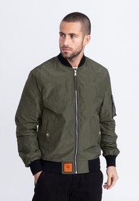 Unselected, army green