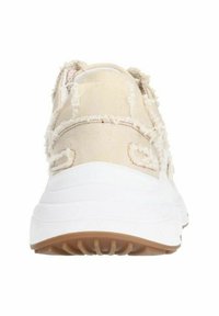 Baskets beiges avec une tige en tissu texturé et des accents effilochés, semelle intermédiaire blanche et semelle en caoutchouc dotée de rainures de traction définies.