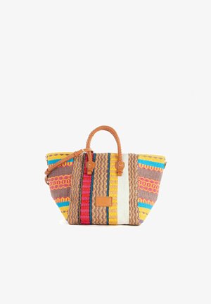 Borsa a rete con strisce multicolori in rosa, giallo e blu, manici in pelle marrone e finitura testurizzata.
