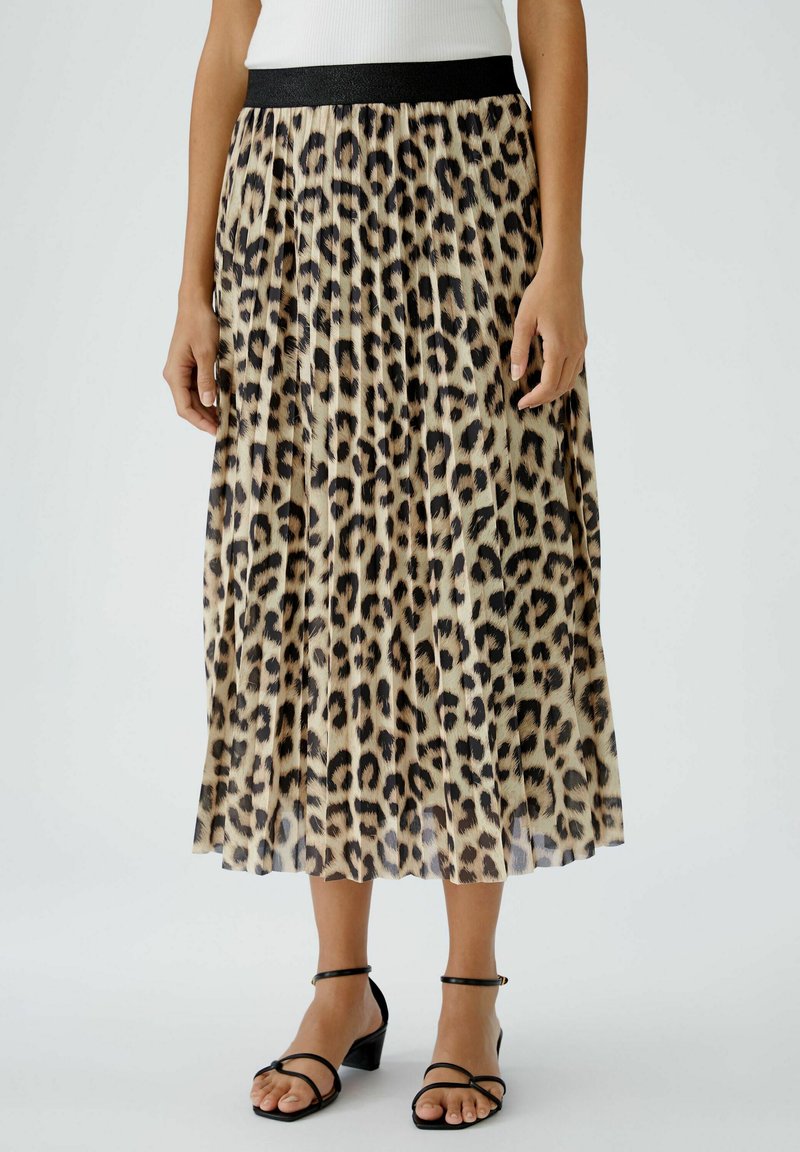 Midikleid im Leopardenmuster mit plissee; leichter, transparenter Stoff mit ausgeprägten Tiermustern und weicher Textur.