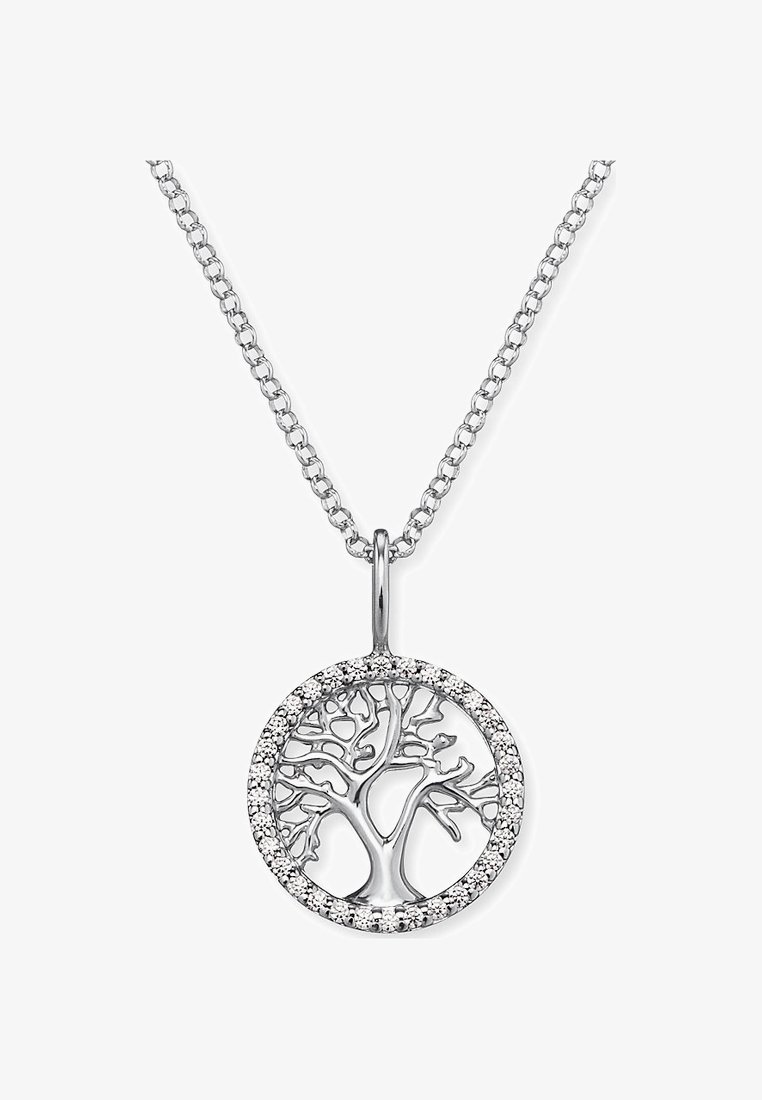 Pendente in argento a forma di albero della vita all'interno di una cornice circolare, decorato con piccole pietre trasparenti. Presenta una delicata catena con un design a maglia testurizzata.