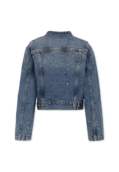 Giacca di jeans cropped in blu chiaro con dettagli strappati, dotata di maniche lunghe, polsini con bottoni e colletto standard.