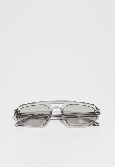 Emporio Armani Solbriller - shiny transparent grey