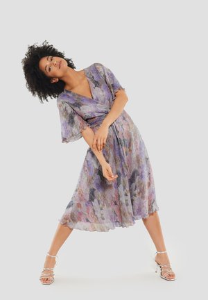 GUESS Vestito Corto Con Paillettes In Velluto - Scollo A V - Blush Multi - Taglia 44
