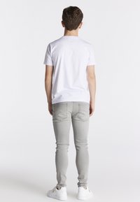 SIKSILK Vaqueros pitillo - grey
