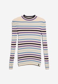Pull côtelé à manches longues avec des rayures horizontales beige, bleu, violet et noir sur fond blanc.