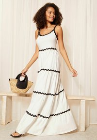 Friends Like These STRAPPY WAVY - REGULAR FIT - Rochie maxi - ivory white