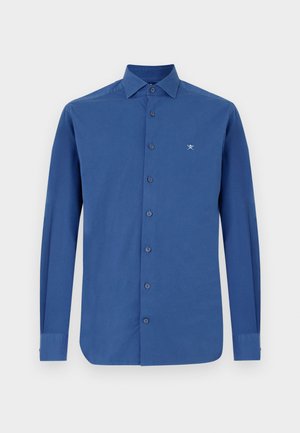 Camicia blu a maniche lunghe in cotone, con chiusura a bottoni, colletto classico e logo ricamato discreto sul petto.