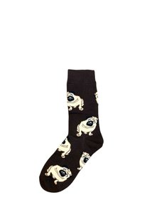 Mørkebrune sokker med gentagne design af cremefarvede og sorte pug hunde, med en glat tekstur og standard sokkeform.