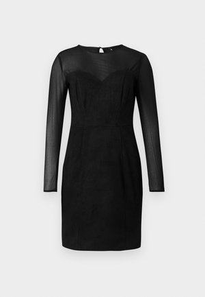 Vestido negro ajustado con mangas largas transparentes y un yugo transparente, escote corazón y un dobladillo a la altura de las rodillas.