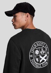 Lyle & Scott FOR ALL GRAPHIC - Sudadera - jet black