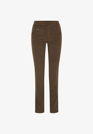 Brązowe spodnie o wąskim kroju, o gładkiej fakturze, z dwoma kieszeniami z przodu zapinanymi na zamek oraz zapięciem na guzik w pasie. Bez widocznych wzorów.