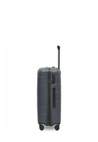 Hartschalenkoffer in dunkelgrau mit strukturierter Oberfläche, vertikalen Reißverschlüssen, einem Teleskopgriff und vier Rollen für Mobilität.