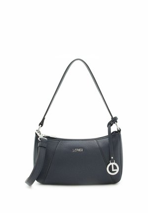 Schwarze, strukturiertes Leder-Umhängetasche mit silbernem Reißverschluss, abnehmbarem Riemen und rundem silbernem Logo-Anhänger auf der rechten Seite.