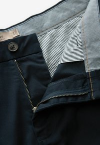 Next 2 PACK - REGULAR FIT - Shorts - navy chino stone cargo