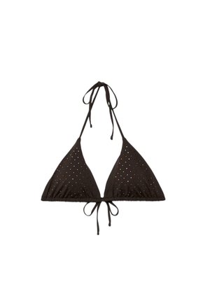 Haut de bikini noir en triangle avec liens au cou et dans le dos, orné de petites clous dorés uniformément espacés sur le tissu.