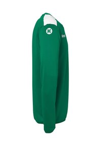 Groen sportshirt met lange mouwen van textuurstof, met een witte schouderaccent en logo op de linkermouw.