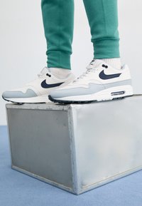 Dark Obsidian Air Max Pure Platinum Wolf Grey Nike Sportswear AIR