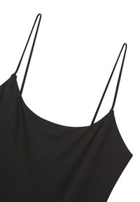 Abito nero aderente con spalline sottili, un tessuto morbido e una silhouette rilassata con scollatura rotonda.