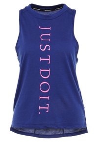 Haut de sport bleu sans manches avec texte vertical rose « JUST DO IT. » et « NIKE RUNNING » imprimé à l'intérieur du col.
