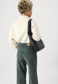 Vero Moda Petite VMTESSA PANTS - Calças - balsam green