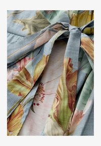 Niet geselecteerd, blue floral print