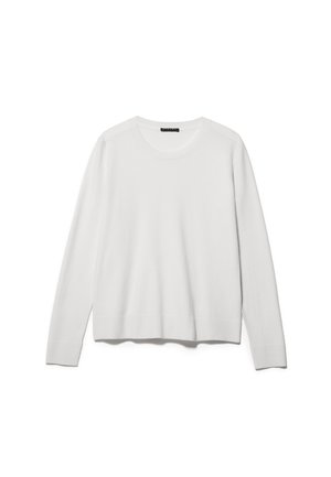 Pull blanc à manches longues en tissu tricoté doux, avec un col rond. Présente une coupe décontractée et des poignets ainsi qu'un ourlet légèrement côtelés.