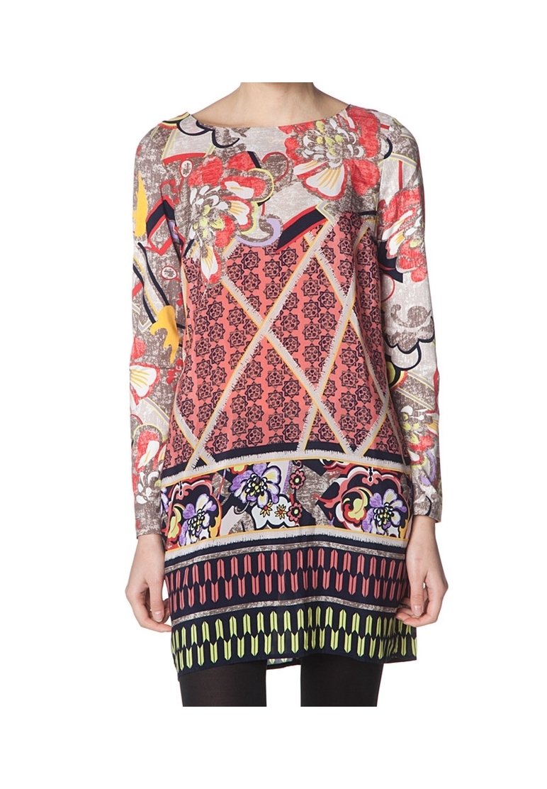 Vestido de mangas largas con un patrón floral y geométrico multicolor sobre un fondo claro, con escote redondo y silueta ajustada.