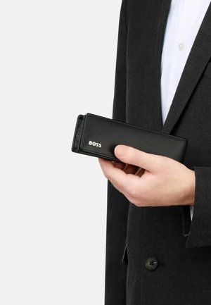 BOSS, CLASSIC GRAINED - Peračník - black