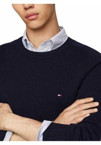 Tommy Hilfiger TOMMY HILFIGER PULLOVERS AND CARDIGANS SWEATER TOMMY HILFIGER LAMBSWOOL NAVY BLUE FOR MEN - Maglione - blue