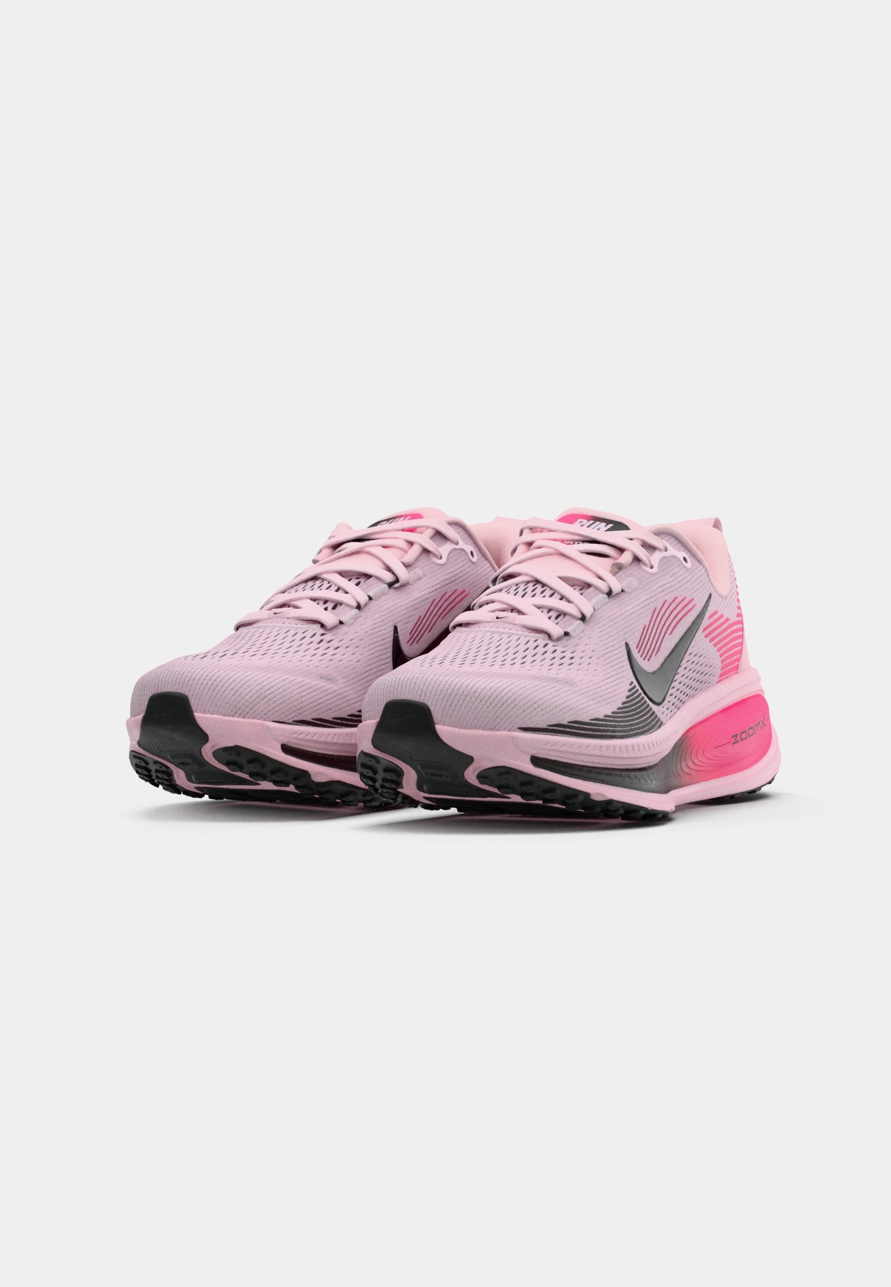 Nike Performance VOMERO 18 - Sapatos para corrida em estrada