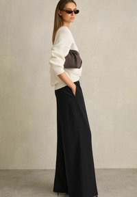Reiss Kelnės - navy
