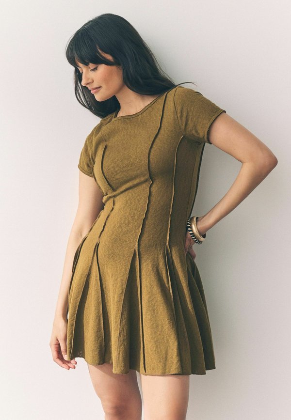 SEAM DETAIL  - Jerseykleid