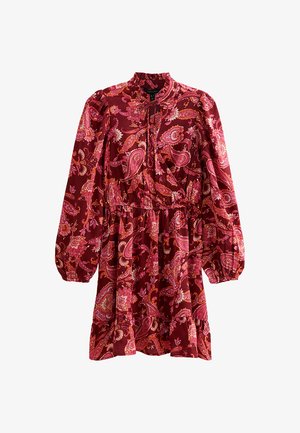 Langärmliges, kastanienbraunes Kleid mit Paisleymuster, hohem Halsausschnitt, elastischem Bund und gerafftem Saum. Der Stoff hat eine glatte, leicht glänzende Textur.