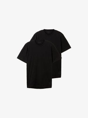Camisetas de algodón negras, de cuello redondo, de manga corta, con un corte relajado, que presentan un pequeño logo en la parte inferior izquierda, vendidas en un conjunto de dos.
