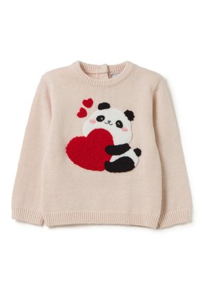 Maglione beige lavorato a maglia con un panda sorridente che tiene un grande cuore rosso e due cuori più piccoli sopra la testa.