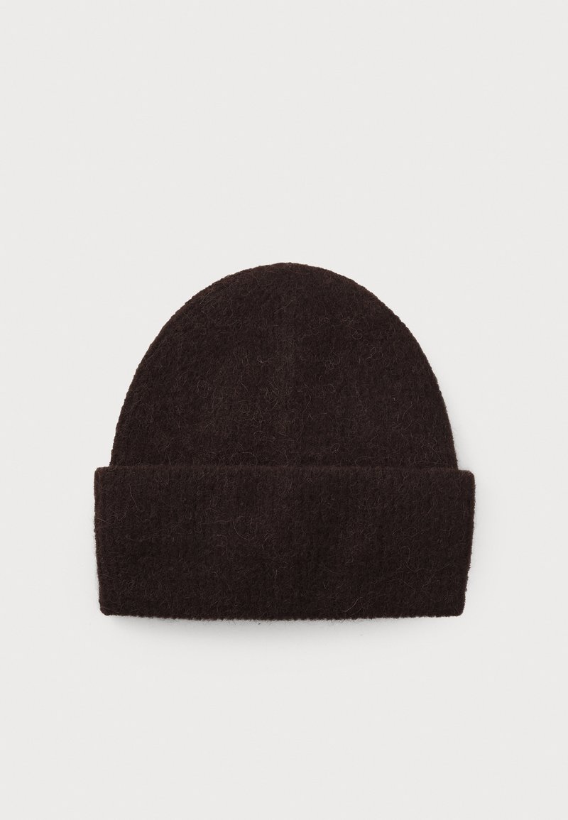 Bonnet en laine noire avec un revers plié, présenté à plat sur un fond blanc uni.