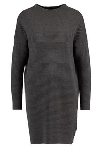 Robe pull côtelée gris foncé avec un col rond, des manches longues et une fente latérale pour une meilleure liberté de mouvement. Texture douce et coupe décontractée.
