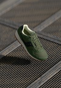 Unselected, green/black
